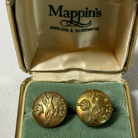 Royal Canadian Armed Forces screw back earrings. Vintage - Picture 1 of 5